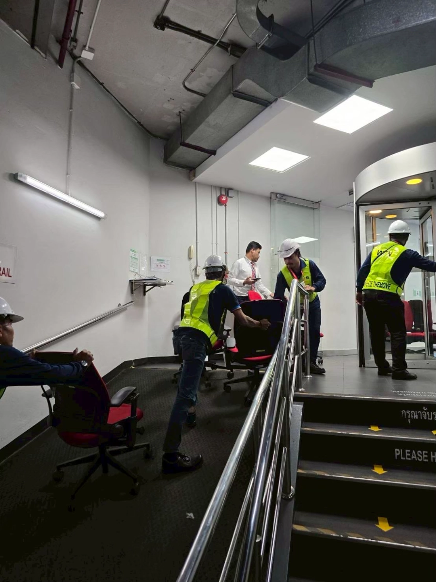 ผลงานการรื้อถอดขนย้ายประกอบติดตั้งเฟอร์นิเจอร์โต๊ะทำงาน